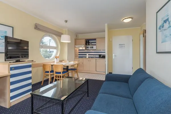 Ferienwohnung Bernsteinwind in Zingst - Wohnbereich mit offener Küche  Bernsteinwind