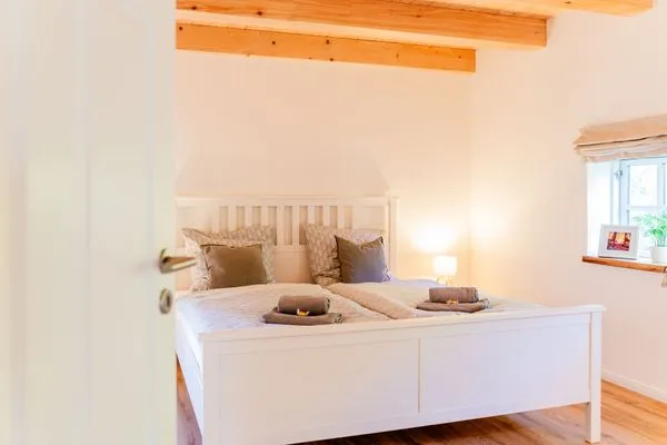 Blick ins Schlafzimmer  Ferienwohnung Hanna im Reethus Mühlenlund