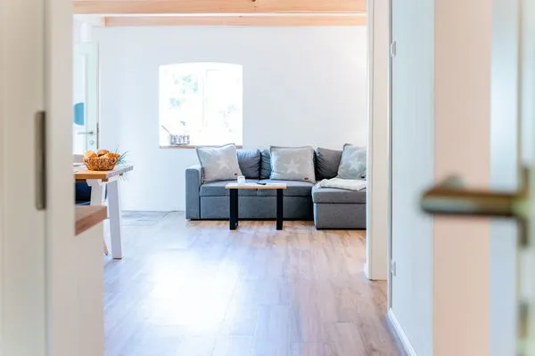 Blick in den Wohnbereich  Ferienwohnung Hanna im Reethus Mühlenlund