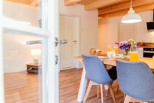 Blick in den Essbereich  Ferienwohnung Hanna im Reethus Mühlenlund