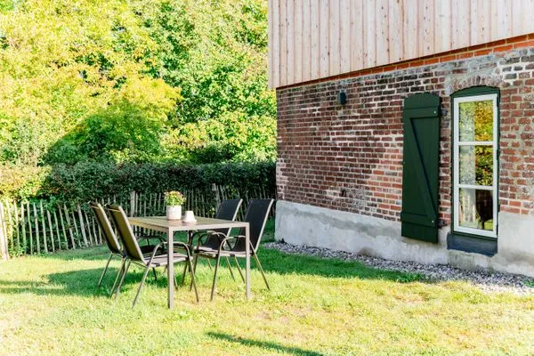 Terrassenbereich hinter dem Haus  Ferienwohnung Hanna im Reethus Mühlenlund