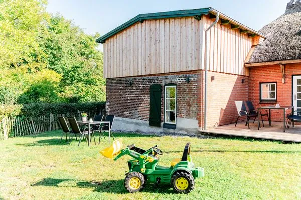 Outdoor Spielzeuge in der Spielscheune  Ferienwohnung Teve im Reethus Mühlenlund