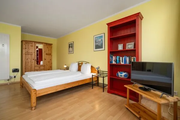 Ferienwohnung Abendsonne Waren - Wohn-und Schlafbereich mit TV-Einheit  Abendsonne