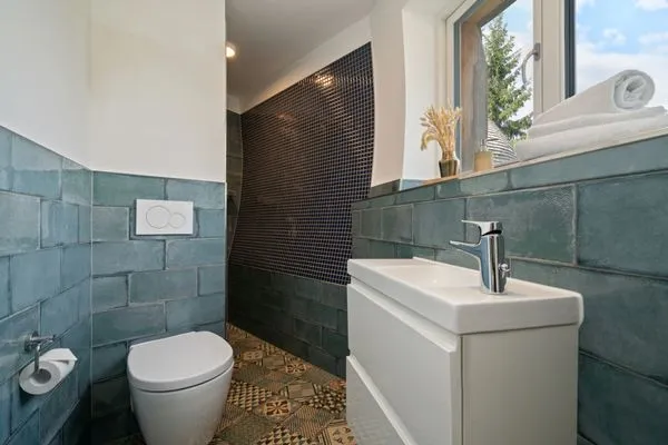 Ferienhaus Kugelhaus Südkugel am Tollensesee - Badezimmer mit offener Dusche  Kugelhaus Südkugel