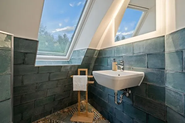 Ferienhaus Kugelhaus Südkugel am Tollensesee - Badezimmer im Obergeschoss  Kugelhaus Südkugel