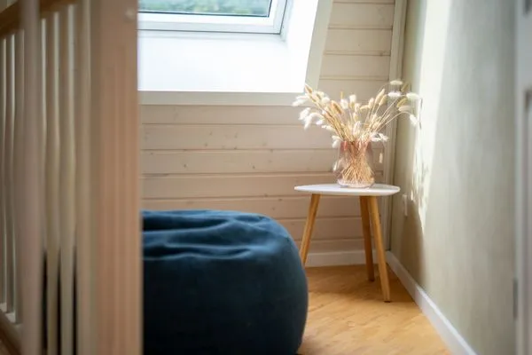 Ferienhaus Kugelhaus Südkugel am Tollensesee - Leseecke im Obergeschoss  Kugelhaus Südkugel