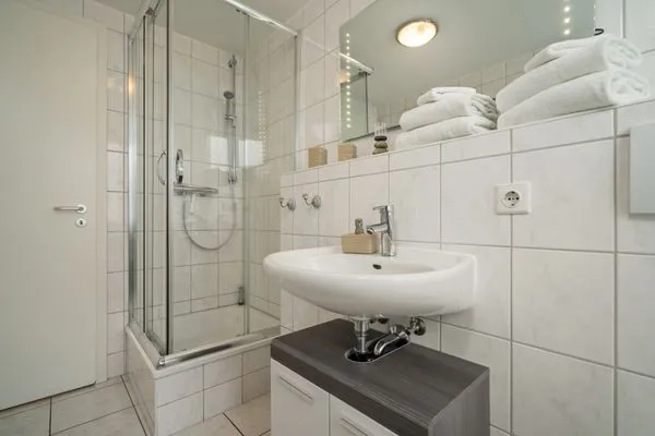 Ferienwohnung Jette Waren (Müritz) - Badezimmer mit Dusche  Jette