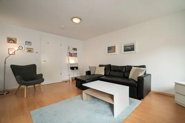 Ferienwohnung Jette Waren (Müritz) - Wohnzimmer mit Sofa und Sessel  Jette