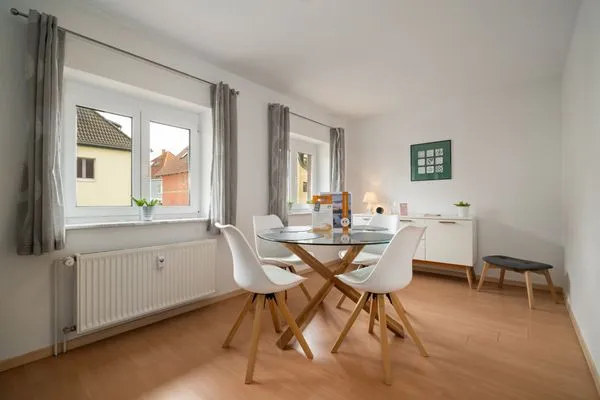 Ferienwohnung Jette Waren (Müritz) - Esstisch mit K&K Begrüßungsbox  Jette