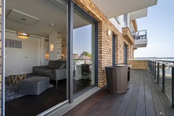 Ferienwohnung First Marina View Waren (Müritz) - Balkon mit Zugang zum Wohnbereich  First Marina View