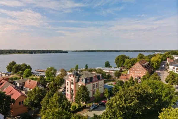 Ferienwohnung Altstadtapartment Carli Waren (Müritz) - traumhafter Blick auf den See und die Uferpromenade  Altstadtapartment Carli