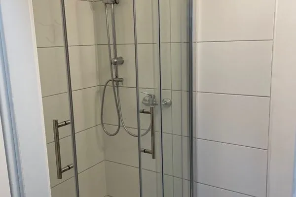 Badezimmer  Handwerkerwohnung "Daniel" in Halle mit Stellplatz
