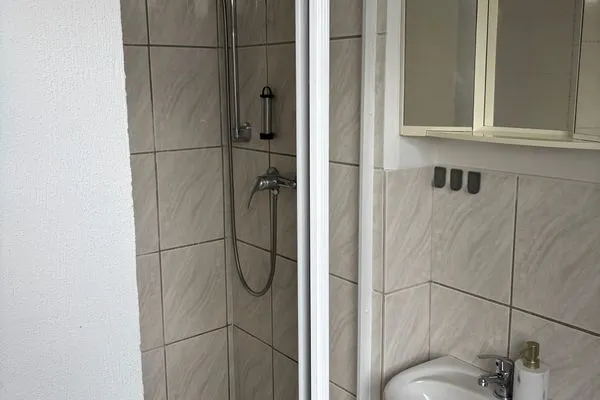 Badezimmer  Einfaches Appartement "Nicky" in Halle mit 2 Zimmern