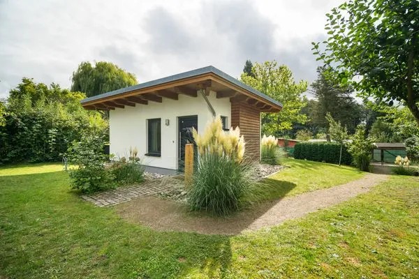 Ferienhaus Kleine Sommerliebe Waren (Müritz) - emütliches Ferienhaus im Grünen mit gepflegtem Außenbereich  Kleine Sommerliebe