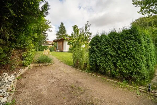 Ferienhaus Kleine Sommerliebe Waren (Müritz) - Ruhig gelegenes Ferienhaus mit Naturgrundstück und Einfahrt  Kleine Sommerliebe