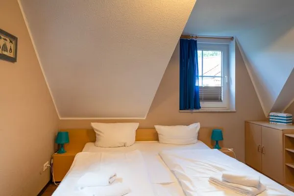Schlafzimmer mit Doppelbett Am Deich Am Deich Haus 32