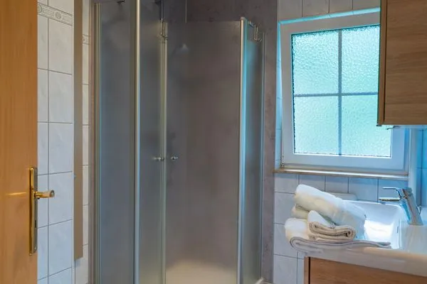 Badezimmer mit Dusche Am Deich Am Deich Haus 32