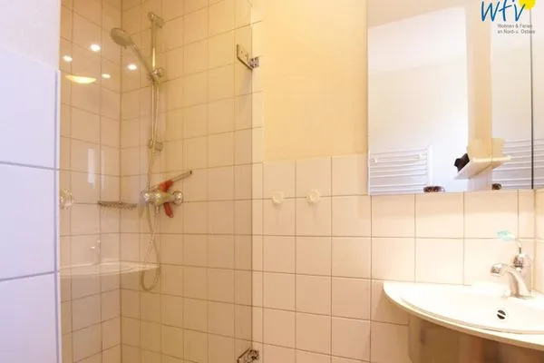 Badezimmer Ferienhäuser Jadehörn Ferienwohnungen Sandfloh + Sonnenstern