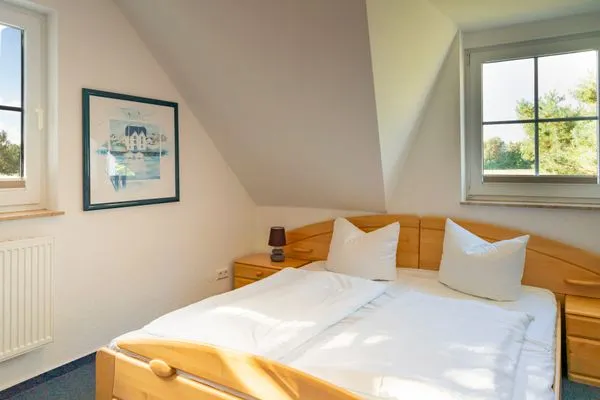 Schlafzimmer mit Doppelbett Am Deich Am Deich Haus 36