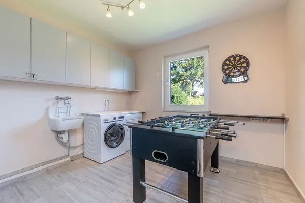 Spielanlage  6 East – großzügiges Ferienhaus mit Garten