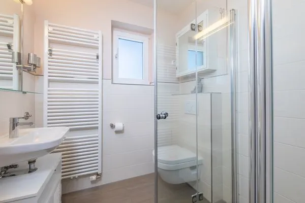 Badezimmer  6 East – großzügiges Ferienhaus mit Garten