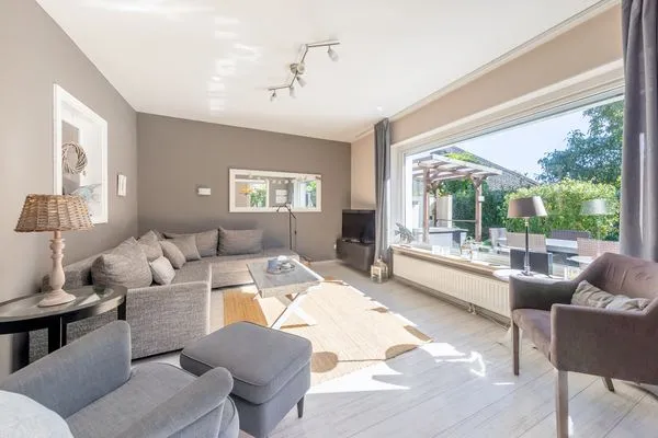 Wohnzimmer  6 East – großzügiges Ferienhaus mit Garten