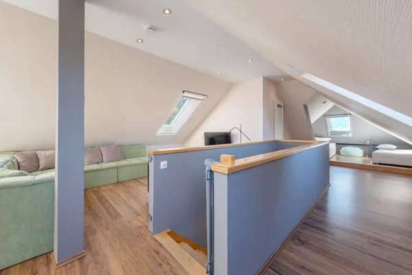 Wohnzimmer  6 East – großzügiges Ferienhaus mit Garten