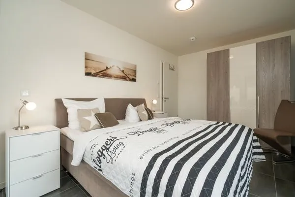 Ferienwohnung Müritztraum Waren (Müritz) - Stilvolles Schlafzimmer mit großem Kleiderschrank  Müritztraum
