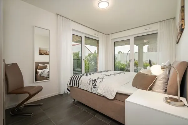 Ferienwohnung Müritztraum Waren (Müritz) - Helles Schlafzimmer mit Zugang zur Terrasse  Müritztraum