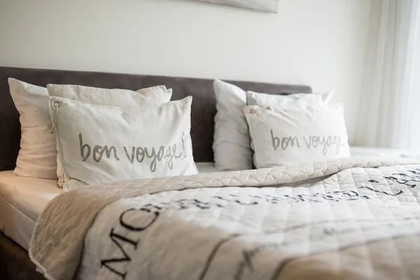 Ferienwohnung Müritztraum Waren (Müritz) - Kuschelige Kissen im Schlafzimme  Müritztraum