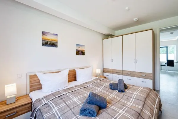 Schlafzimmer: Doppelbett (180x200)  FeWo Abendrot in PRORA - 6.11