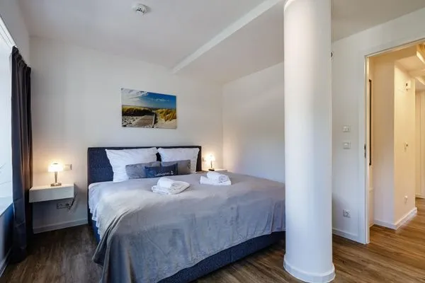 Schlafzimmer 2: Doppelbett (180x200), TV  FeWo Ahoi in PRORA - 5.06