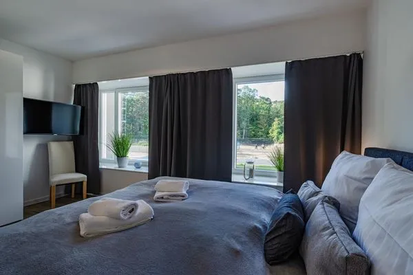 Schlafzimmer 2: Doppelbett (180x200), TV  FeWo Ahoi in PRORA - 5.06