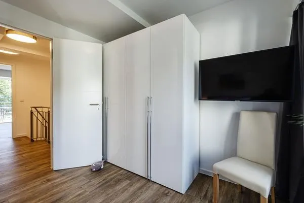 Schlafzimmer 2: Doppelbett (180x200), TV  FeWo Ahoi in PRORA - 5.06