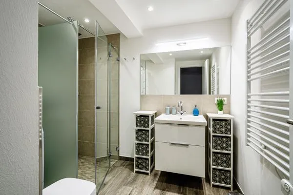 Badezimmer: Dusche, WC, Haartrockner, Waschmaschine  FeWo Ahoi in PRORA - 5.06