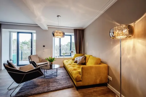 Wohn/Essbereich: Sofa, Sitzbereich, Essbereich, TV, Zugang zu, Balkon  FeWo Ambiente in PRORA - 6.31