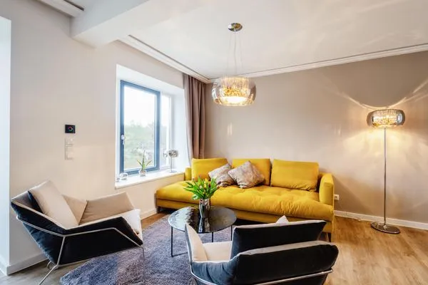 Wohn/Essbereich: Sofa, Sitzbereich, Essbereich, TV, Zugang zu, Balkon  FeWo Ambiente in PRORA - 6.31