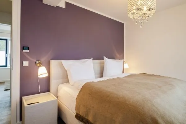 Schlafzimmer 1: Doppelbett (180x200), TV  FeWo Ambiente in PRORA - 6.31