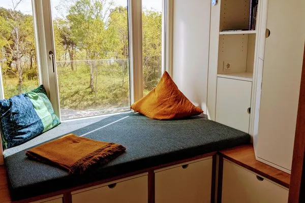 Schlafzimmer 1: Boxspringbett (180x200) mit Insektenschutz  FeWo room-of-light in PRORA - 9.34