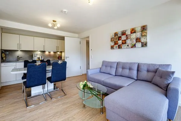 Wohn/Essbereich: Schlafsofa 160x200, TV, Zugang zum Balkon  FeWo Arkonas Strandperle in PRORA - 5.23