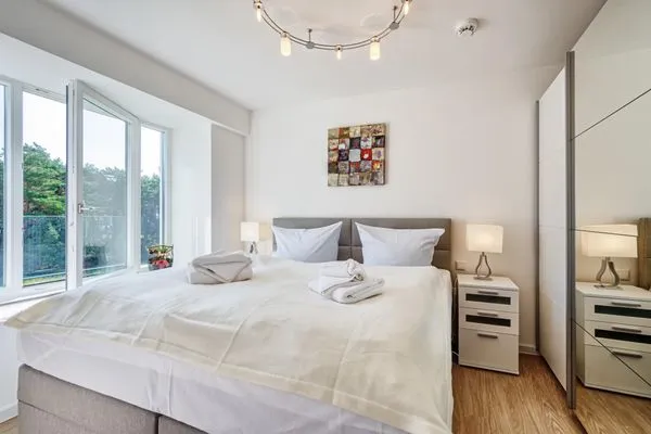 Schlafzimmer 1: Doppelbett (180x200), TV  FeWo Arkonas Strandperle in PRORA - 5.23