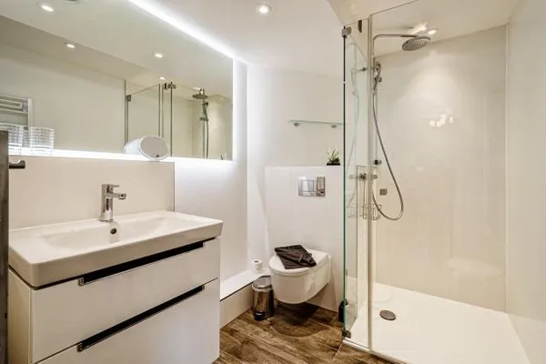 Badezimmer: Dusche, WC  FeWo Auszeit in PRORA - 9.42