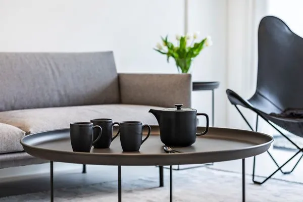 Wohnzimmer: Sofa, TV, Zugang zur Terrasse  FeWo VOID in PRORA - 7.02