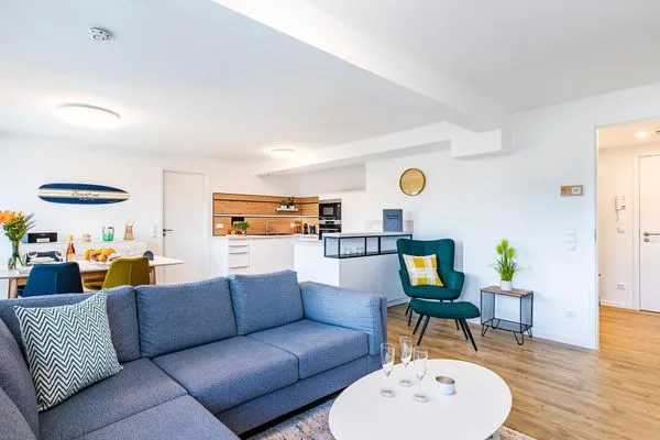 Großer, heller Wohn- u. Essbereich mit offener Küche  FeWo Beachfront in PRORA - 3.41