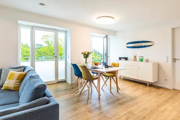 Großer, heller Wohn- u. Essbereich mit offener Küche  FeWo Beachfront in PRORA - 3.41