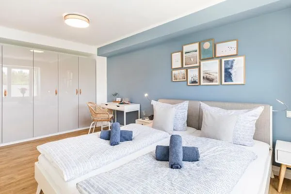 Schlafzimmer 1 mit Blick in Richtung Ostsee  FeWo Beachfront in PRORA - 3.41