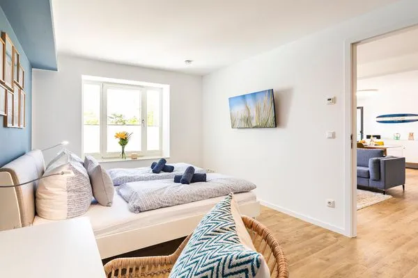 Schlafzimmer 1 mit Blick in Richtung Ostsee  FeWo Beachfront in PRORA - 3.41