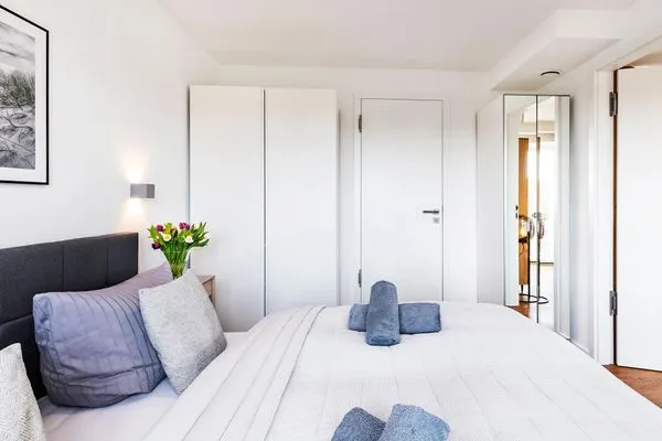 Schlafzimmer 2: Doppelbett (180x200), TV  FeWo Deck54 Dachterrasse in PRORA - 3.54