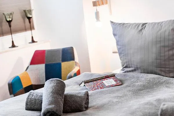 Schlafzimmer 1: 1 Doppelbett (180x200), Flach-TV, Insektenschutzgitter  FeWo Strandlust in PRORA - 7.11