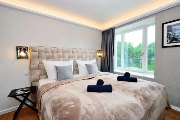 Schlafzimmer 2: Doppelbett (160x200), TV, Kleideschrank  FeWo Unik in PRORA - 8.22